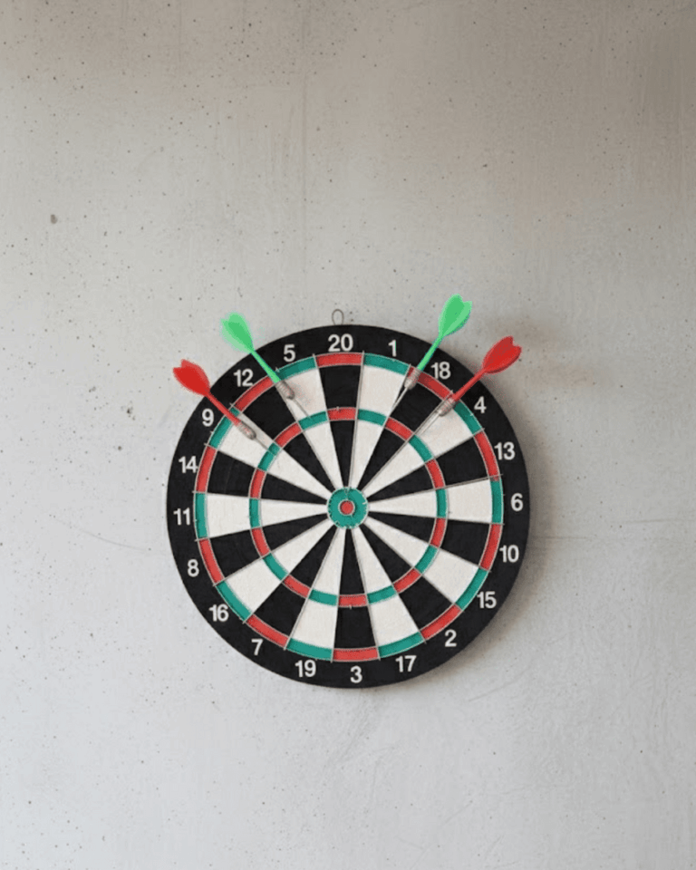 17 İnç Profesyonel Dart Tahtası Dayanıklı Yapı ve 4 Metal Dart Oku