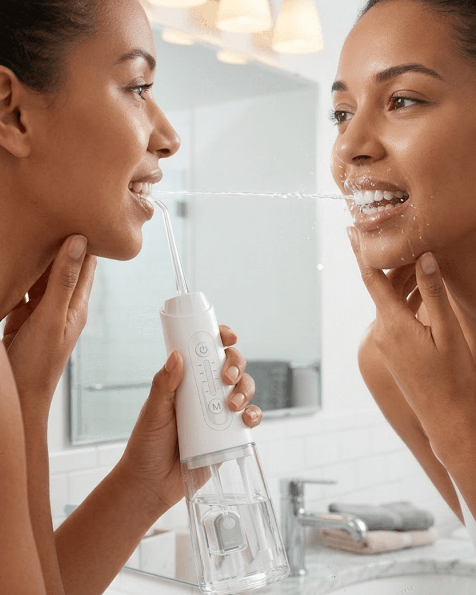 IPX7 Su Geçirmez Şarjlı Ağız Duşu 320 ml Su Tanklı Ayarlanabilir Basınçlı